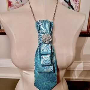 Elegant Blue Paisley Fashion Tie Necklace